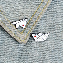 Pin's "Origami papier" - Bateau et avion