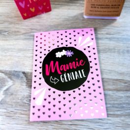 Carte "Mamie Géniale" rose à cœurs